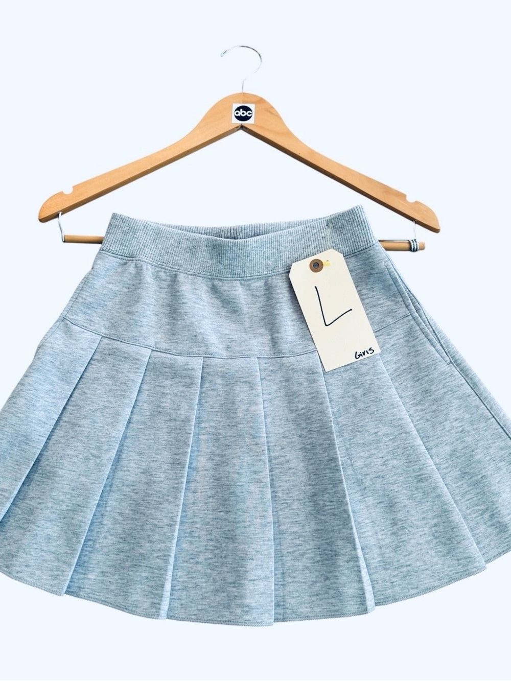 UNIQLO dry sweat mini skirt girl large gray PRODUCTION-WORN Movie and TV Clothes